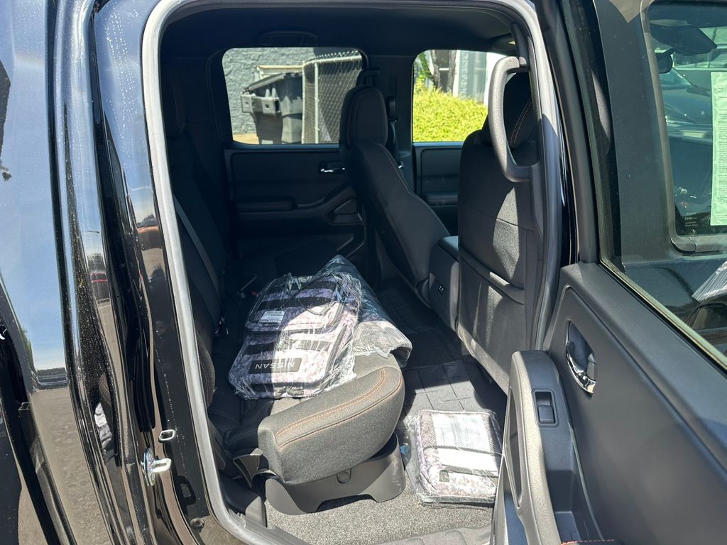 2025 Nissan Frontier PRO-4X photo 24