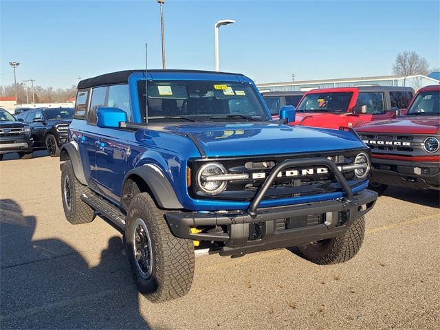 2024 Ford Bronco Outer Banks photo 2