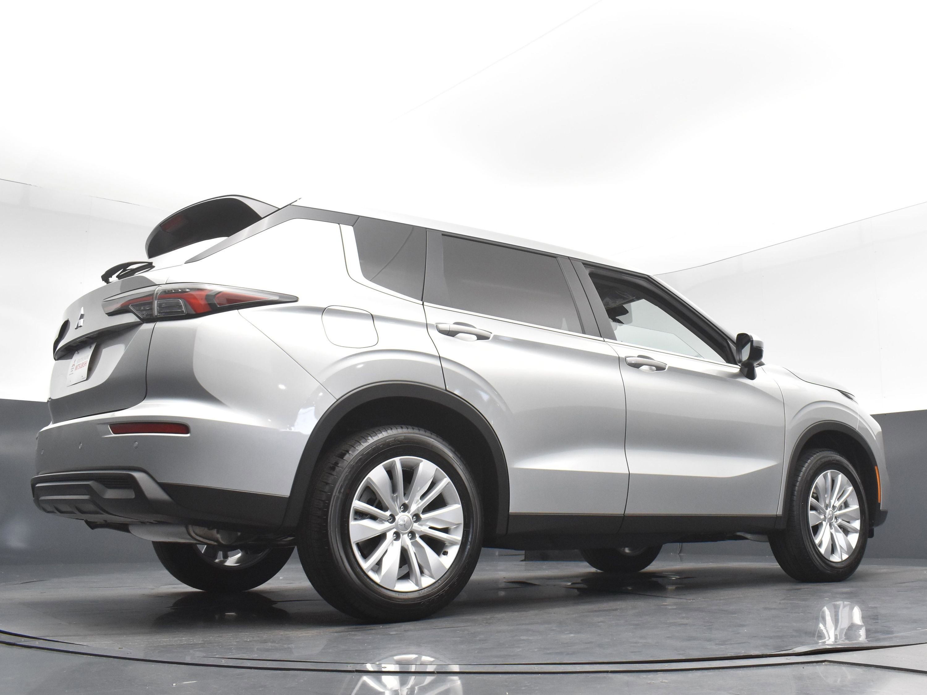 2025 Mitsubishi Outlander ES photo 23