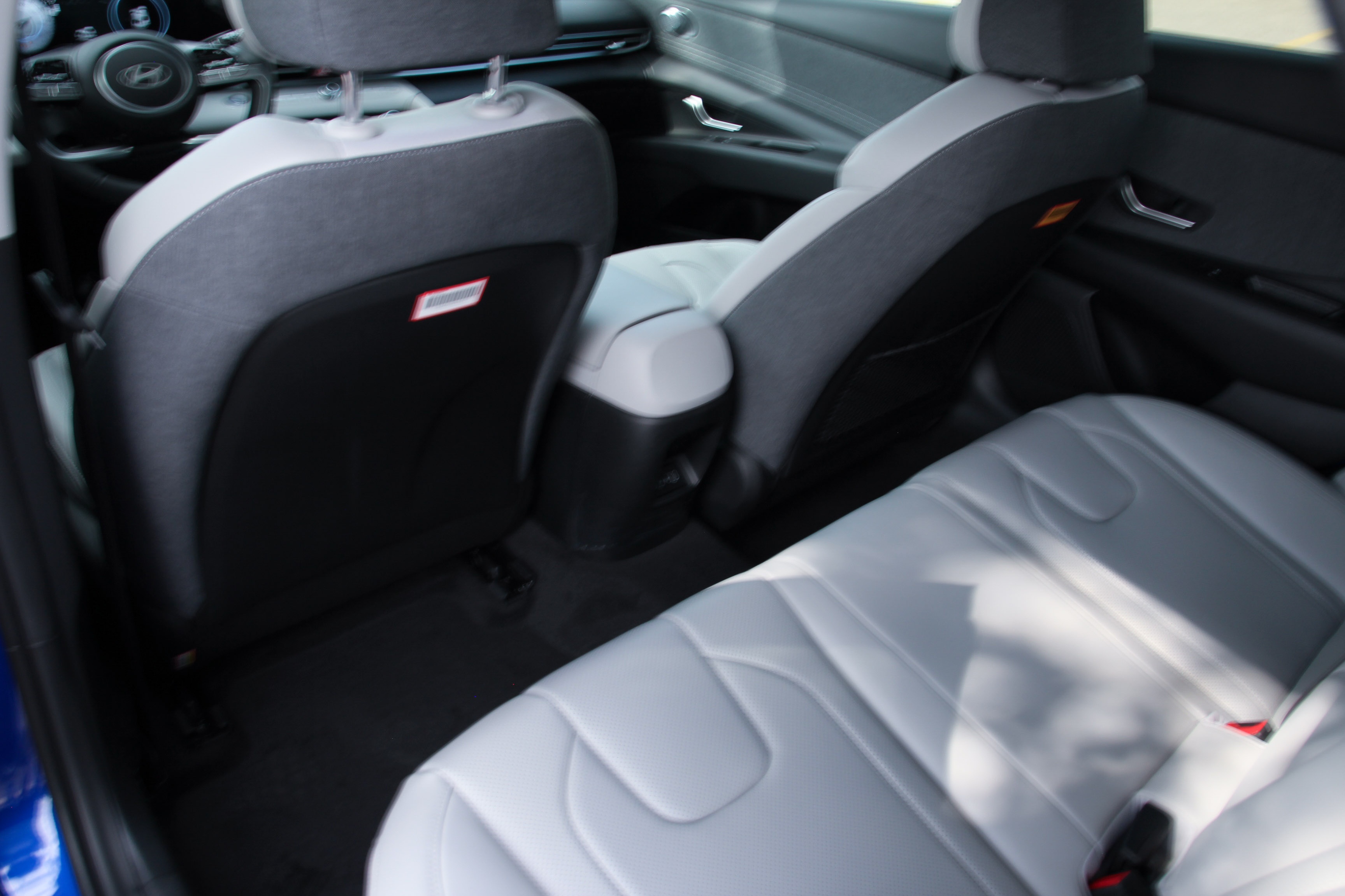 2025 Hyundai Elantra Limited photo 17