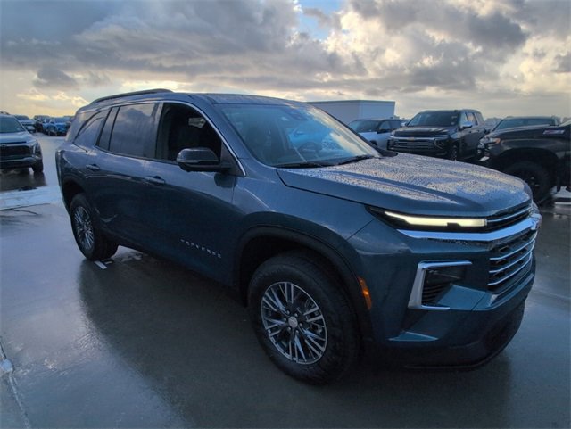2026 Chevrolet Traverse photo 2