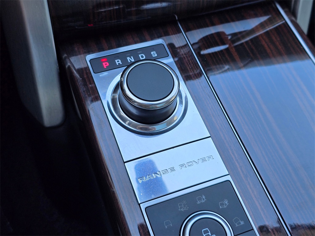 2016 Land Rover Range Rover HSE photo 15