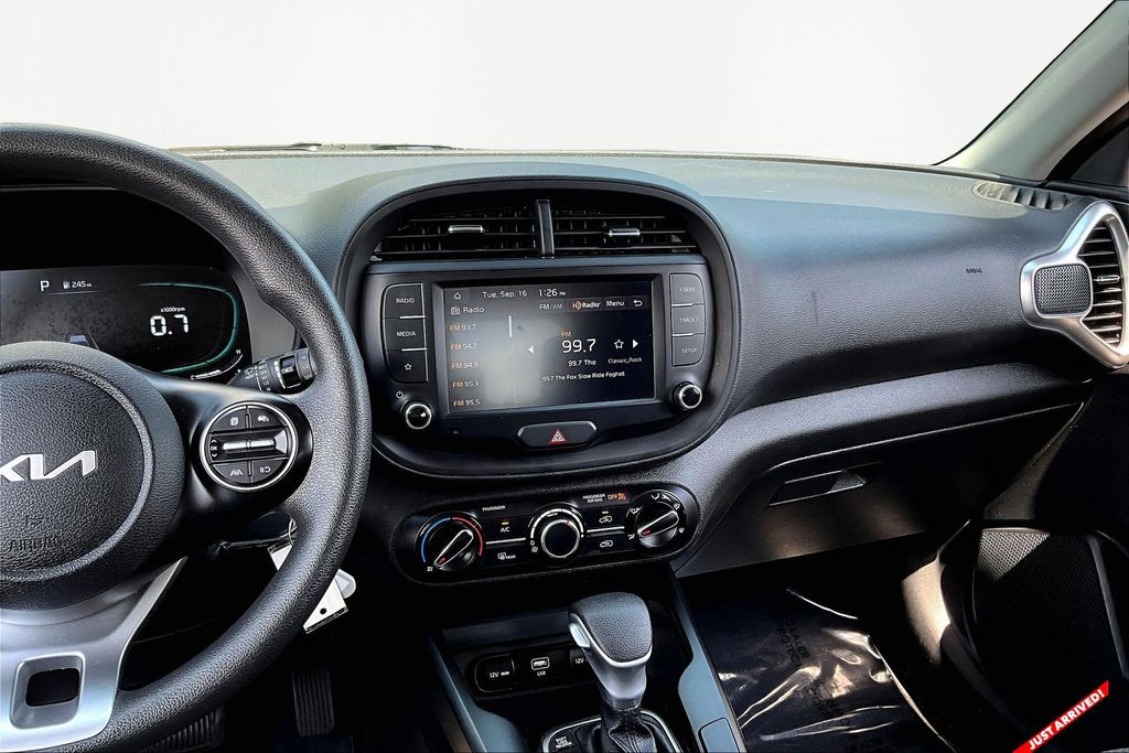 2023 Kia Soul LX photo 9
