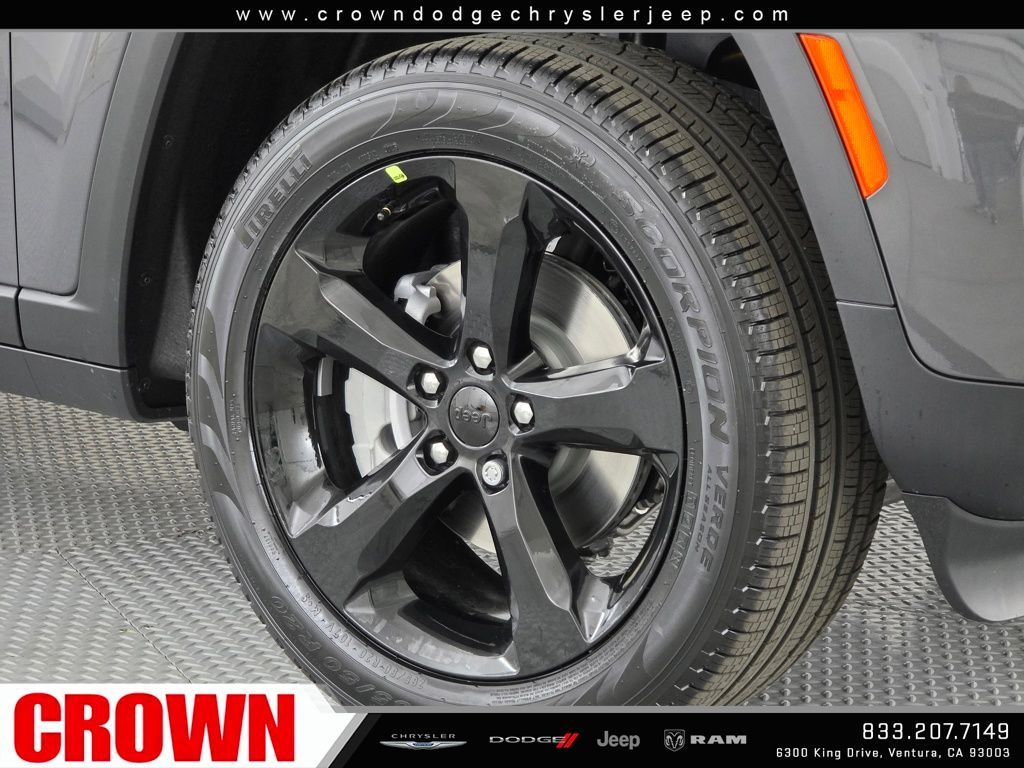 2025 Jeep Grand Cherokee Limited photo 4