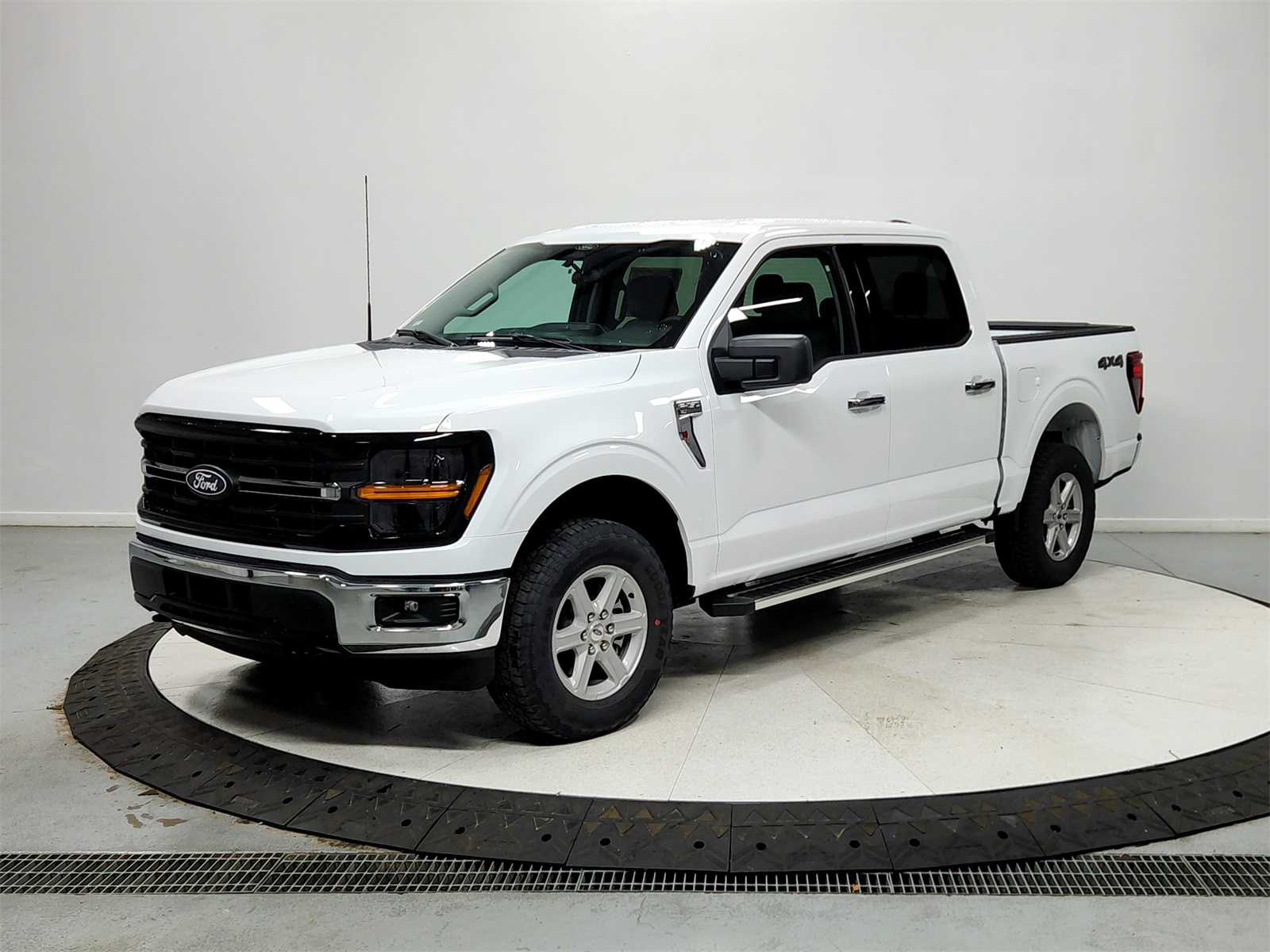 2025 Ford F-150 XLT photo 2