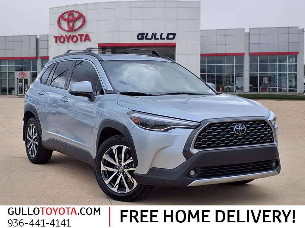 2023 Toyota Corolla Cross XLE's photo