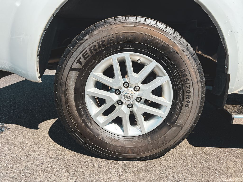 2017 Nissan Frontier SV photo 4