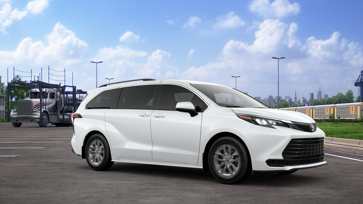 2025 Toyota Sienna LE photo 14