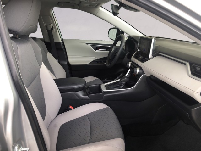 2024 Toyota RAV4 XLE photo 14