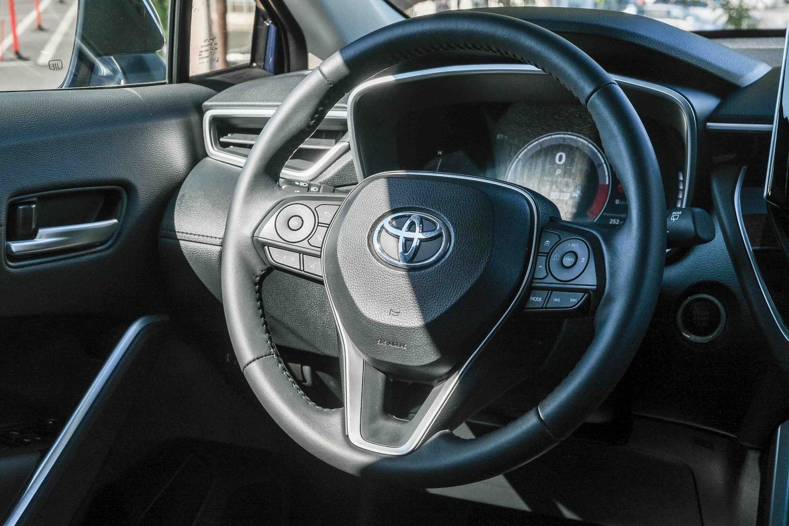 2023 Toyota Corolla Cross XLE photo 9