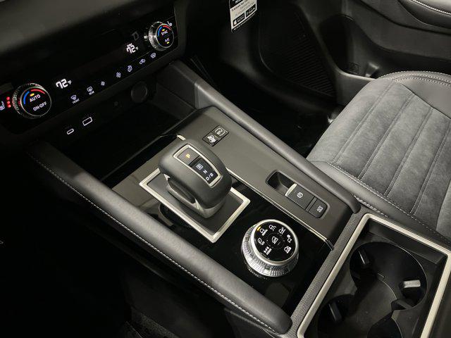 2025 Mitsubishi Outlander PHEV SE S-AWC photo 18