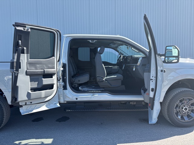 2026 Ford F-350 XL photo 3