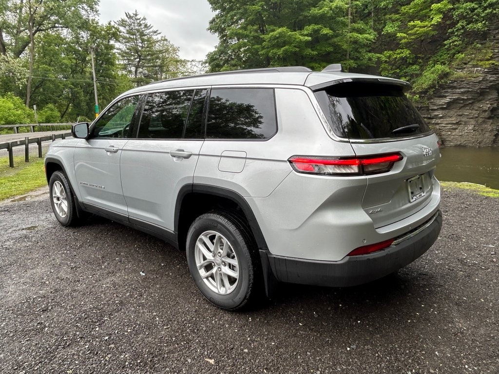 2025 Jeep Grand Cherokee Laredo X photo 4