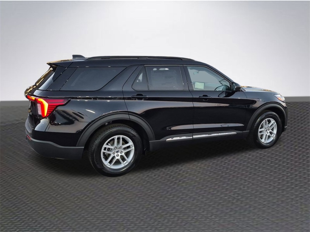 2025 Ford Explorer photo 3