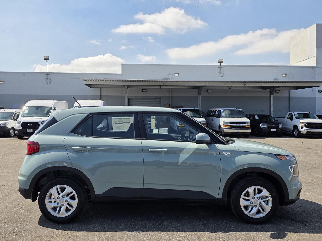 2026 Hyundai Venue SE photo 8