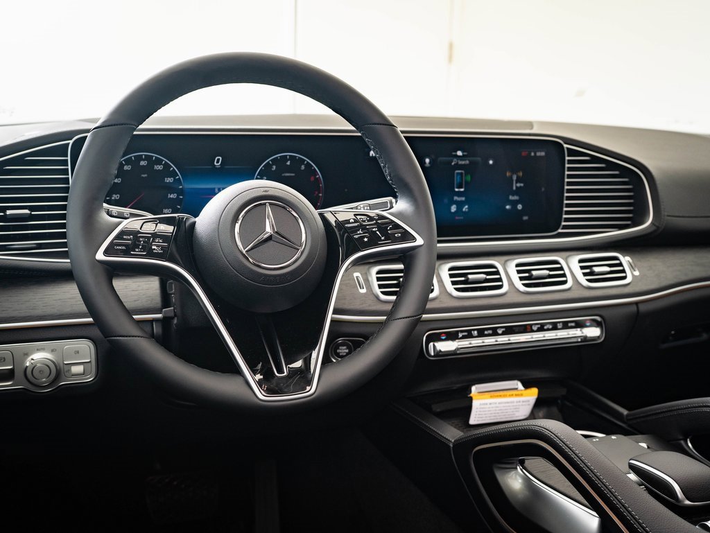 2026 Mercedes Benz GLS 450 4MATIC photo 4