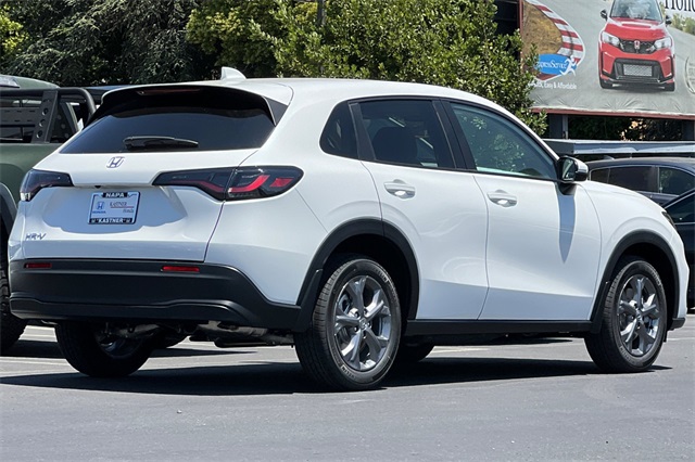 2026 Honda HR-V LX photo 2
