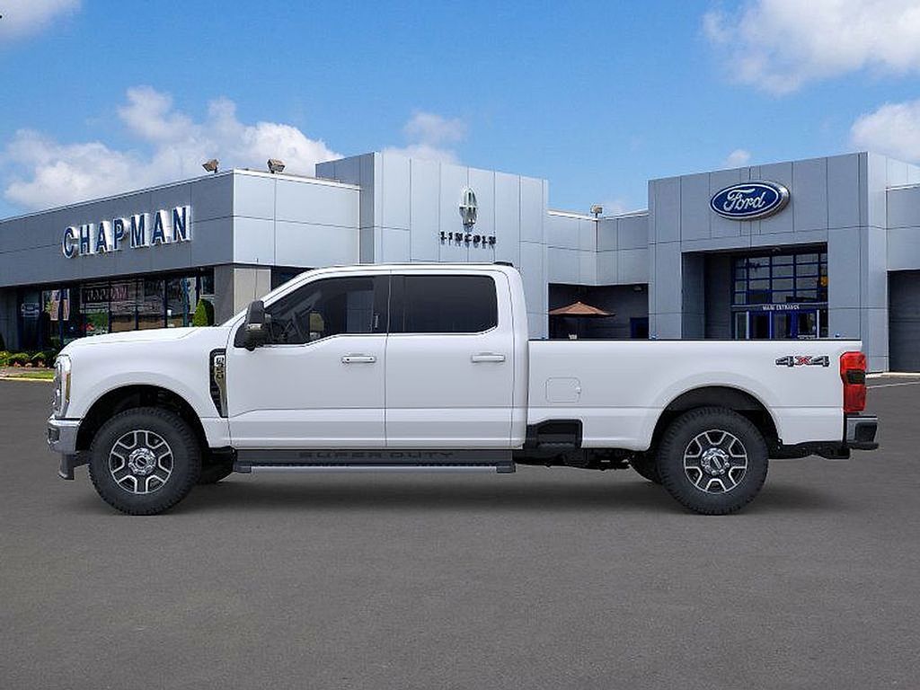 2025 Ford F-350 Lariat photo 3