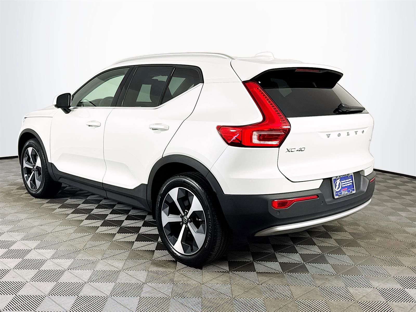 2024 Volvo XC40 Plus photo 7