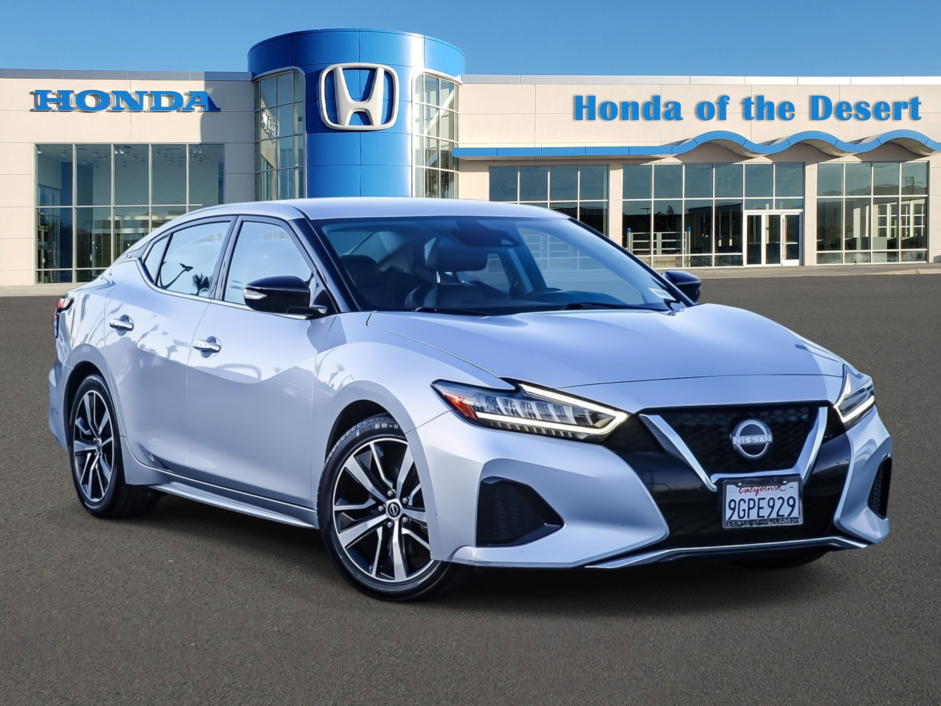 2023 Nissan Maxima SV's photo