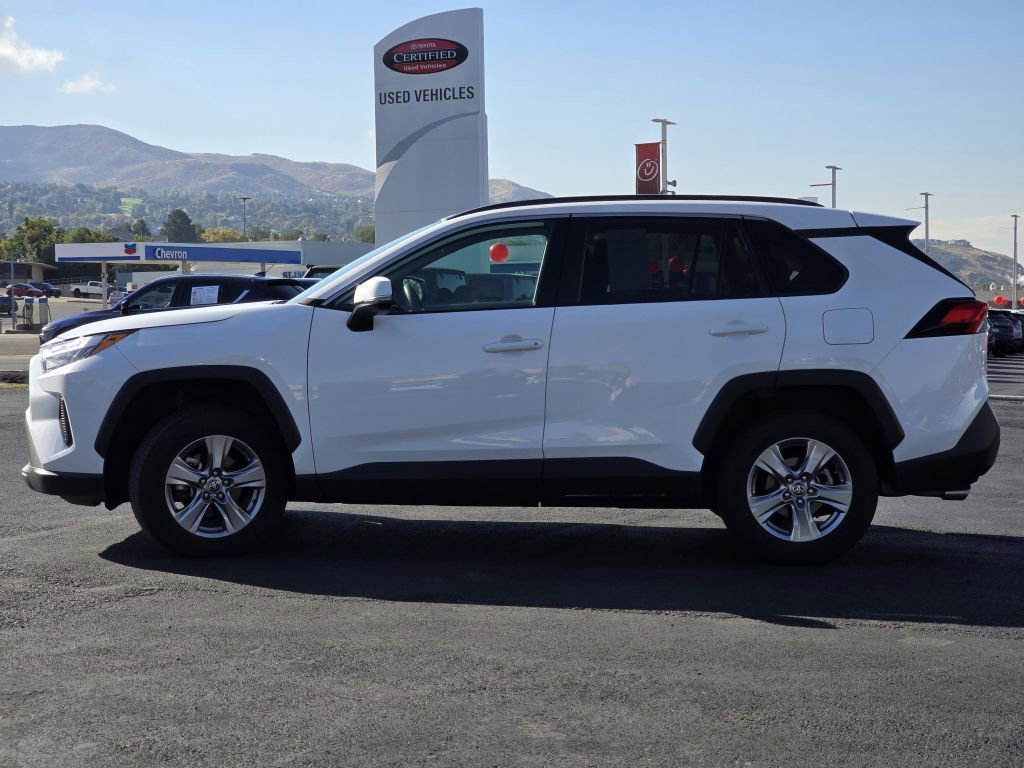 2024 Toyota RAV4 XLE photo 3