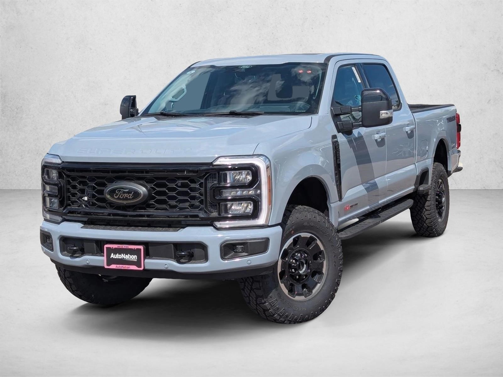 2025 Ford F-350 Super Duty Lariat's photo