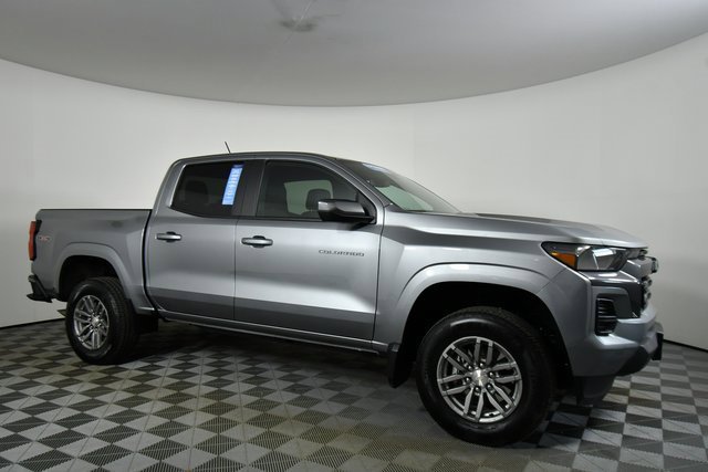 2024 Chevrolet Colorado LT photo 8