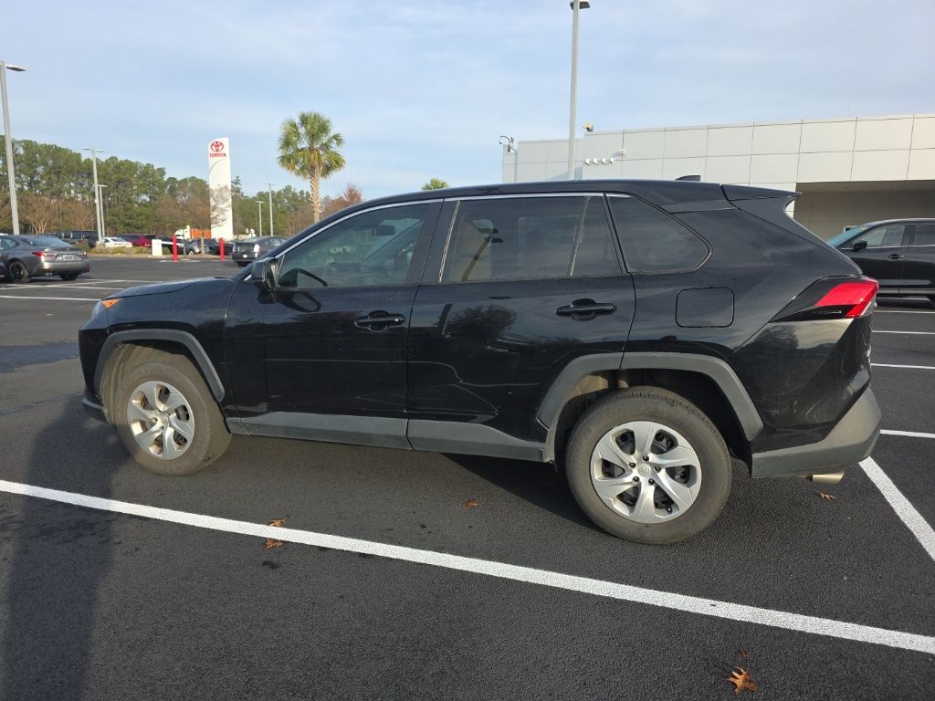 2022 Toyota RAV4 LE photo 4