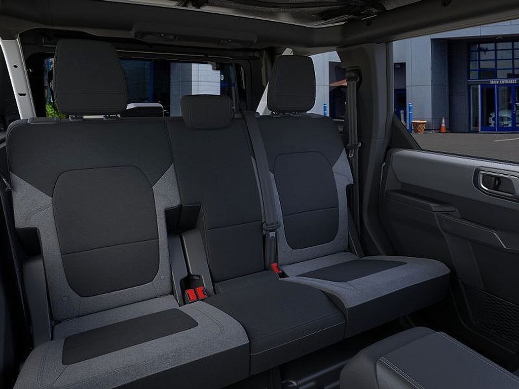2025 Ford Bronco Base photo 9