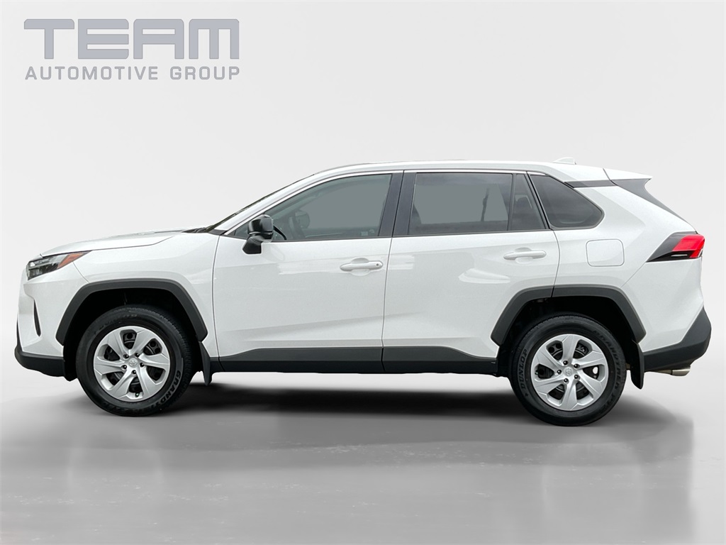 2024 Toyota RAV4 LE photo 3