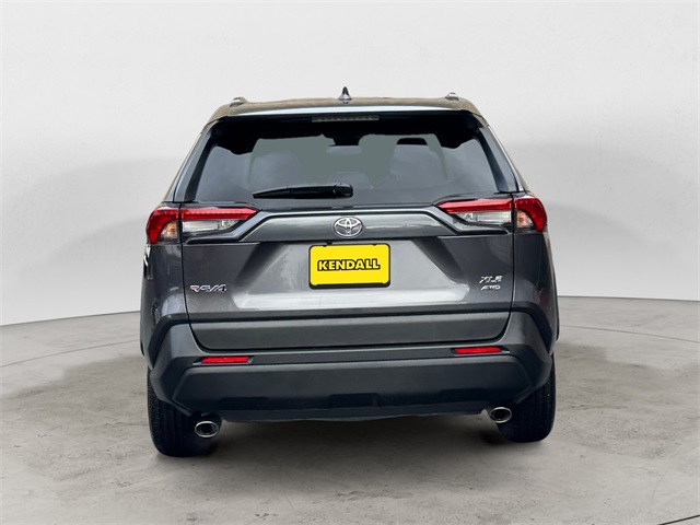 2025 Toyota RAV4 XLE photo 4