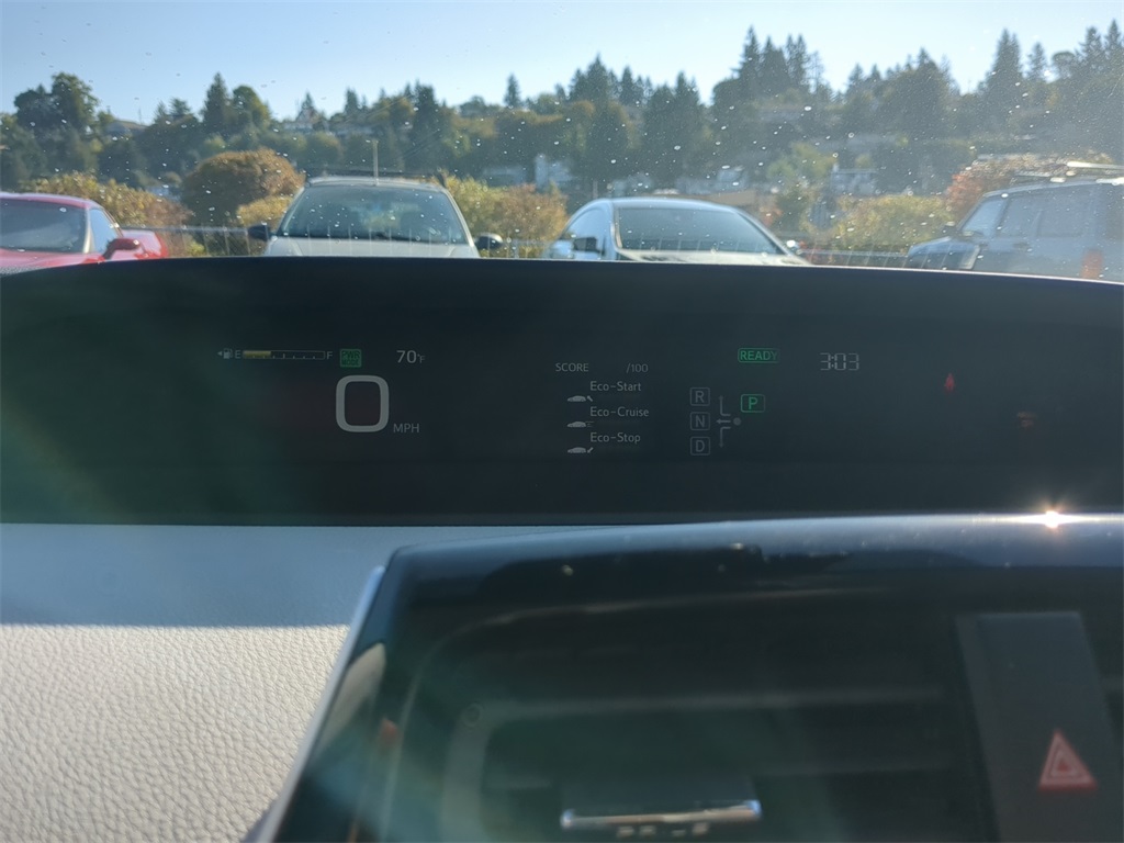 2017 Toyota Prius Three Touring photo 14