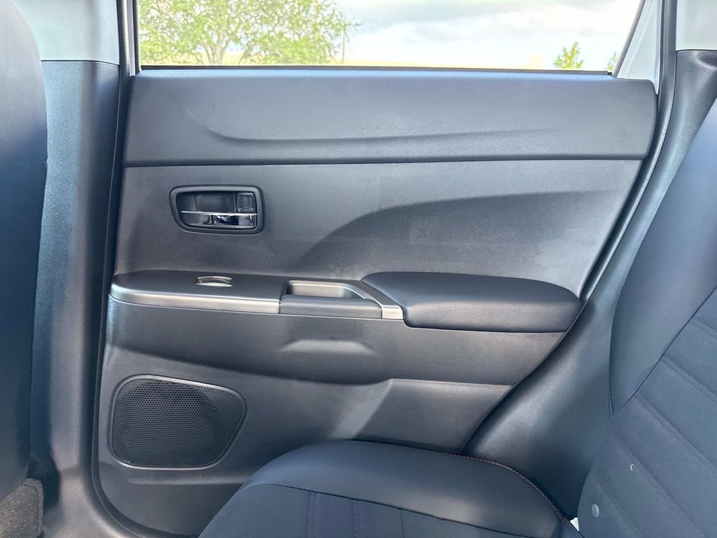 2025 Mitsubishi Outlander Sport ES SE LE photo 14