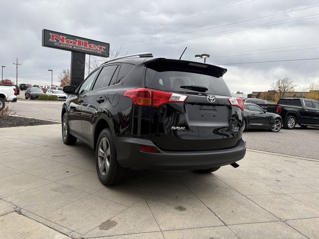 2015 Toyota RAV4 XLE photo 4