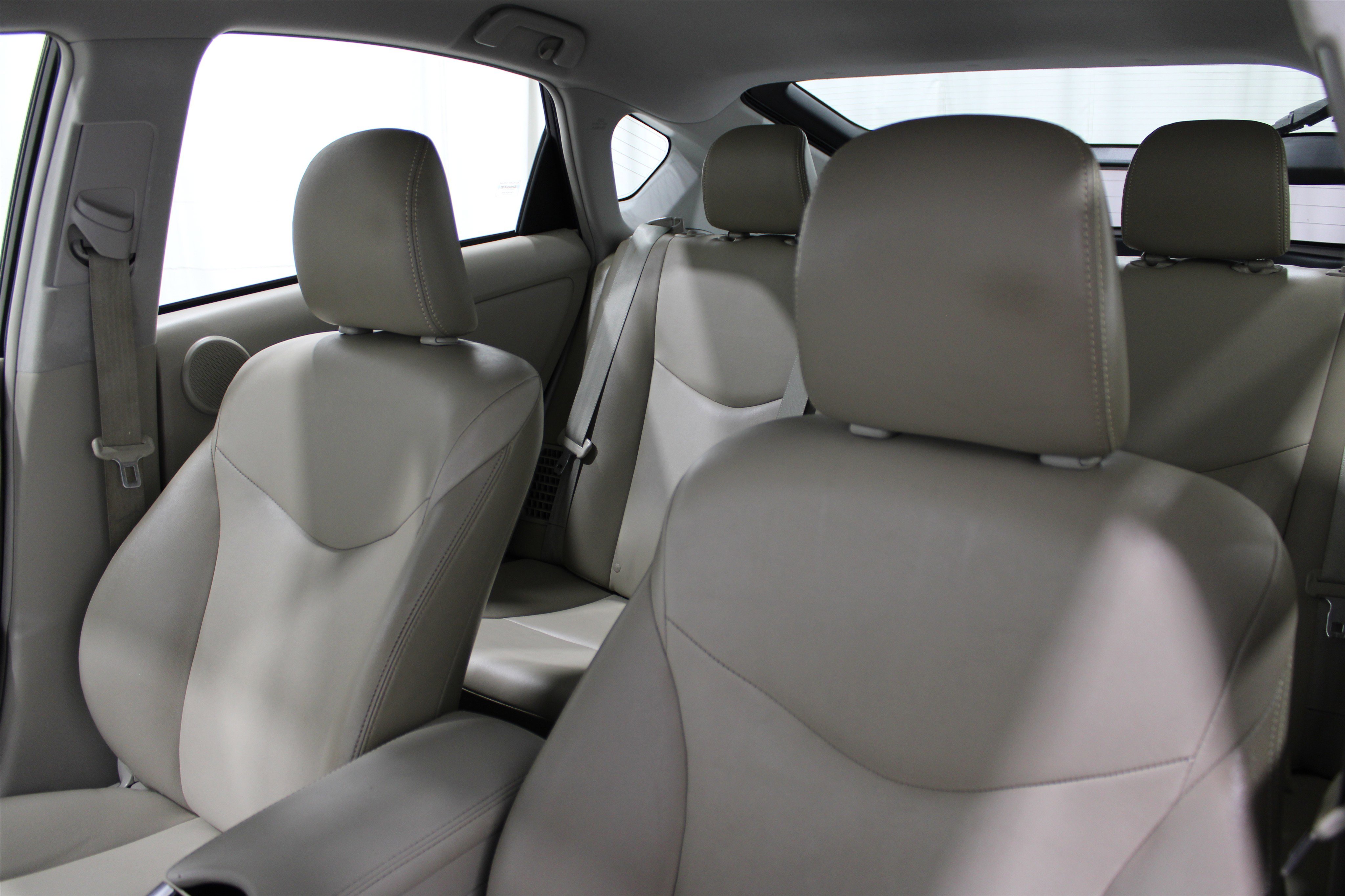 2014 Toyota Prius Four photo 4