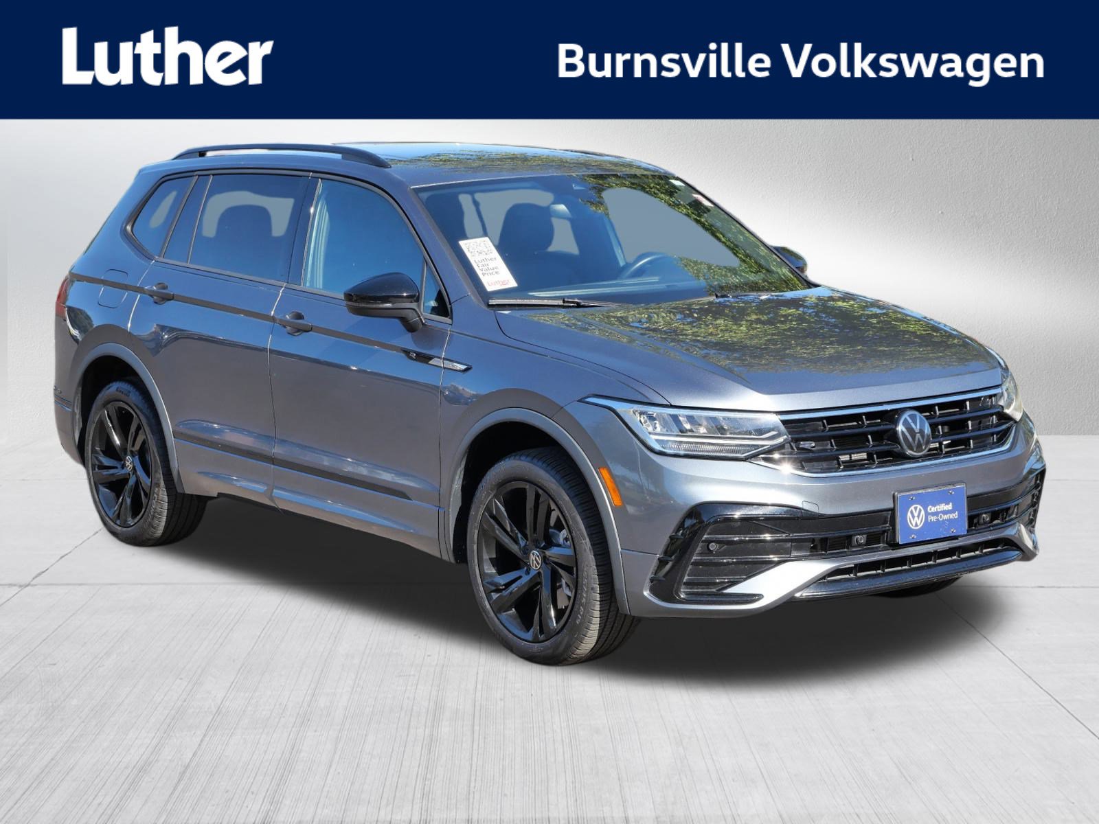2024 Volkswagen Tiguan SE R-LINE BLACK's photo