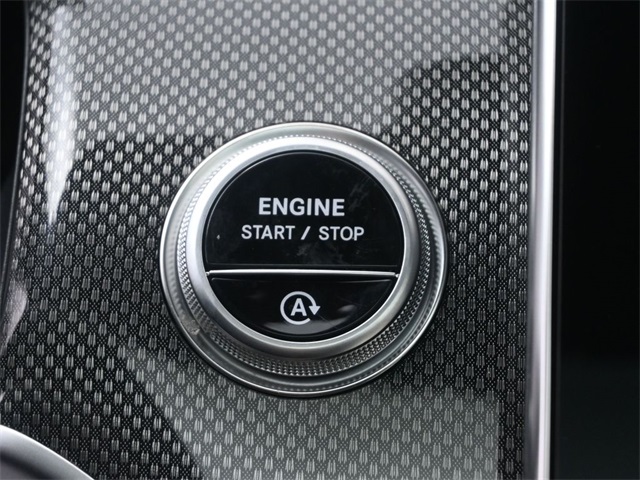 2025 Mercedes Benz GLC 300 photo 4