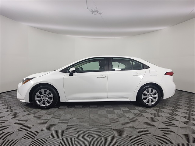 2022 Toyota Corolla LE photo 2