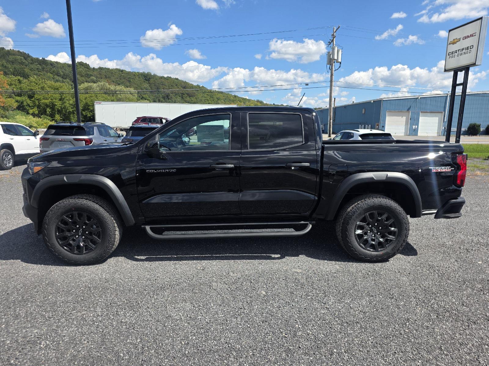 2026 Chevrolet Colorado Trail Boss photo 2