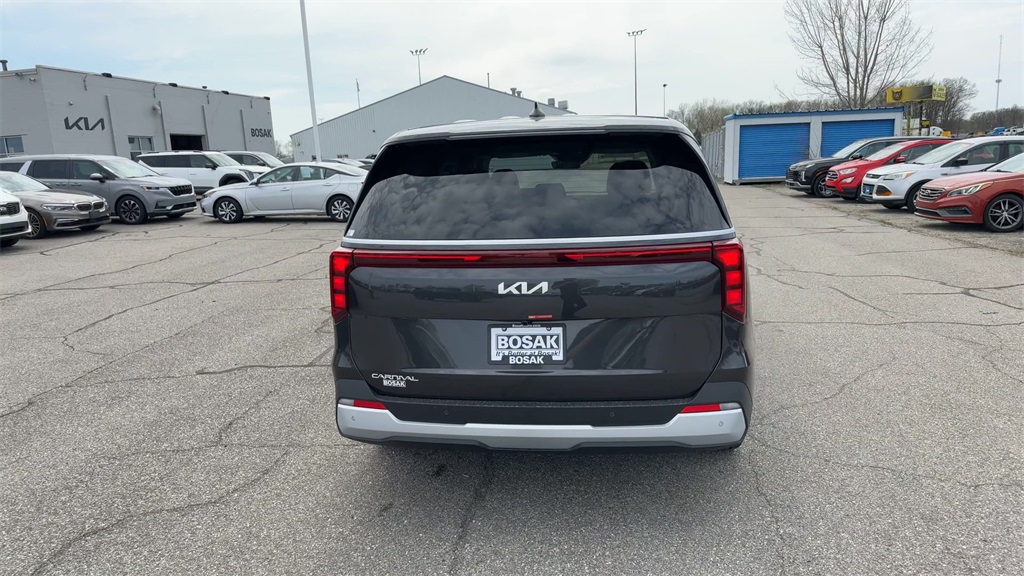 2025 Kia Carnival LXS photo 7