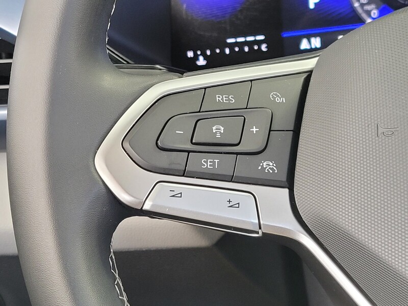 2023 Volkswagen Taos SE photo 30