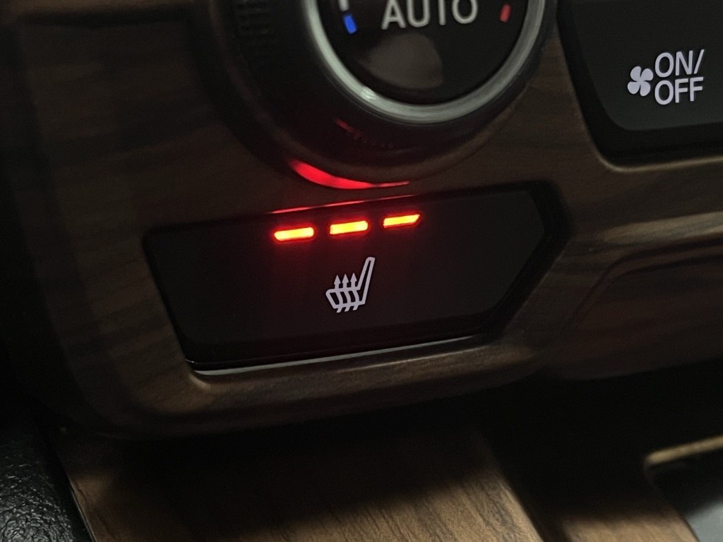 2022 Honda CR-V Hybrid Touring photo 7