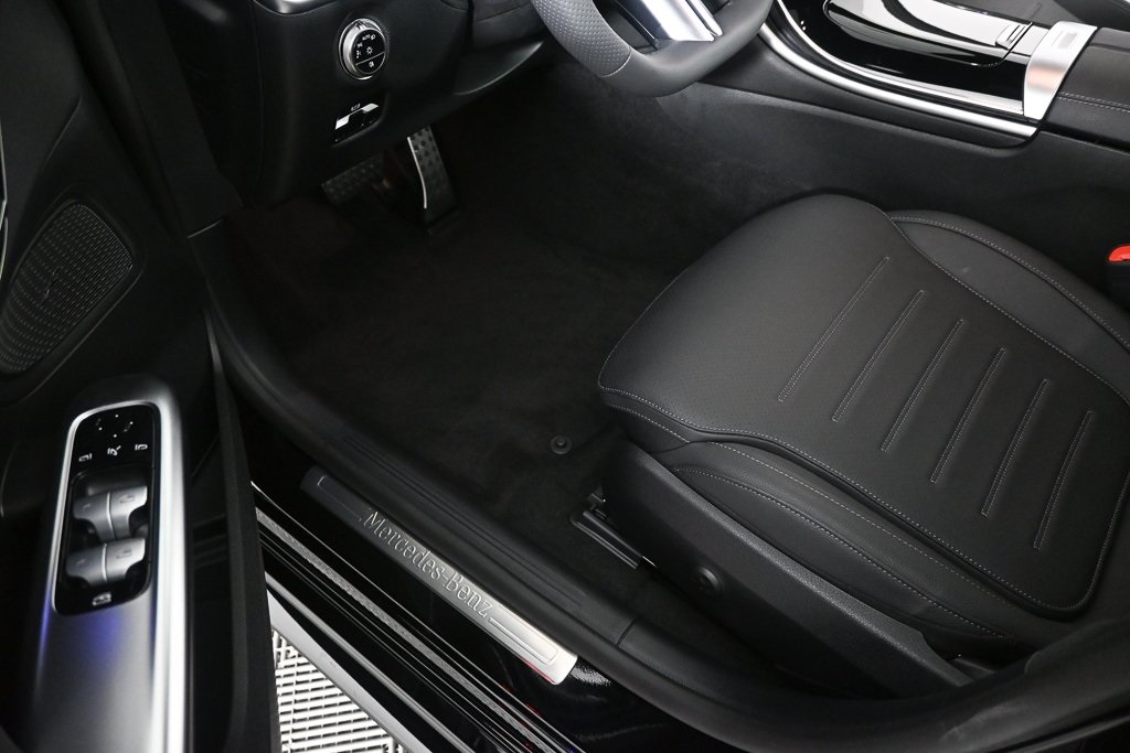 2025 Mercedes Benz C 300 photo 9
