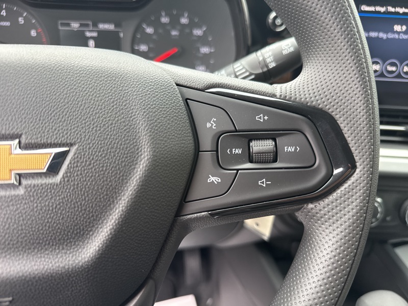 2025 Chevrolet Trax LS photo 20