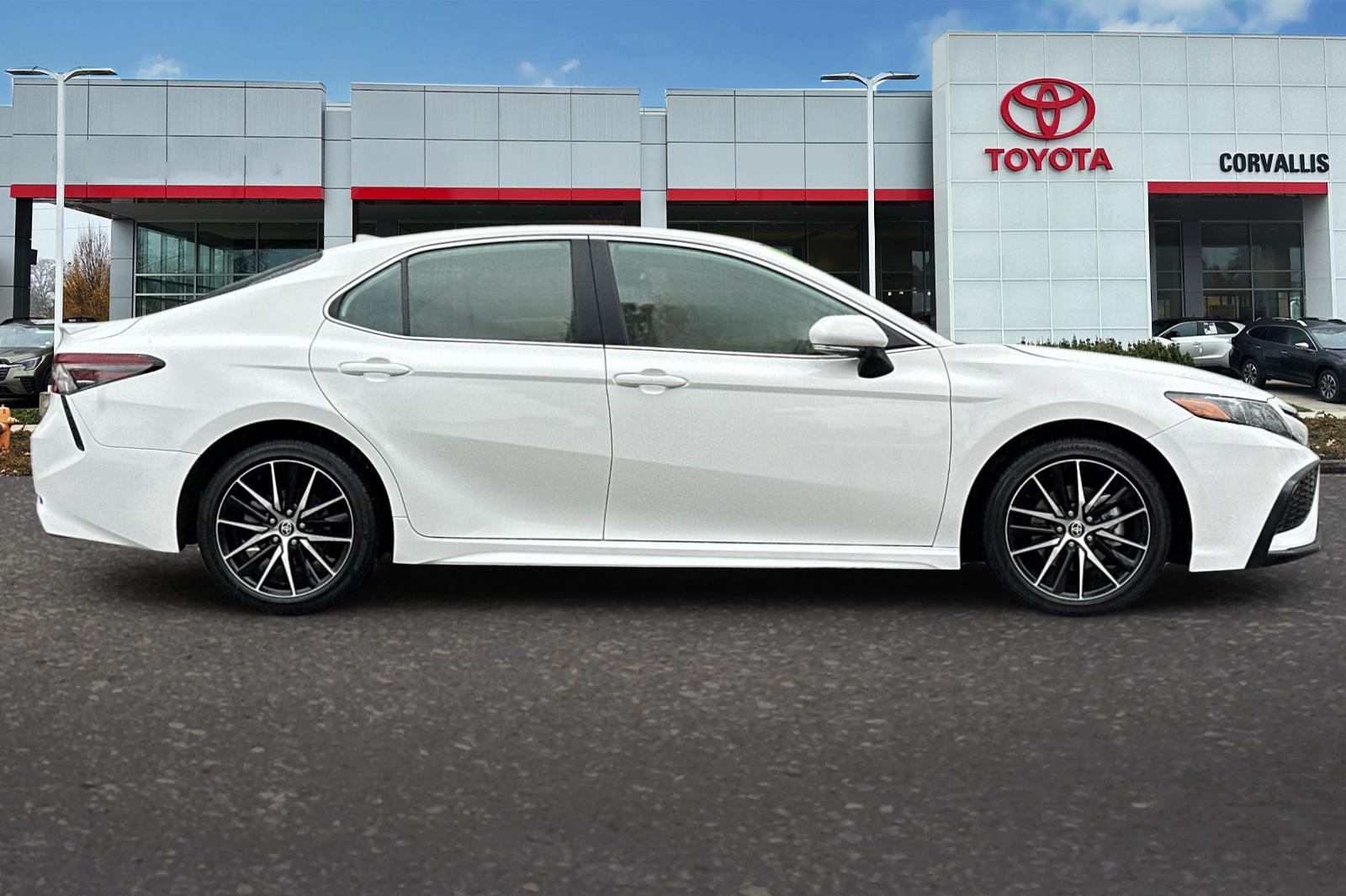2024 Toyota Camry SE photo 2
