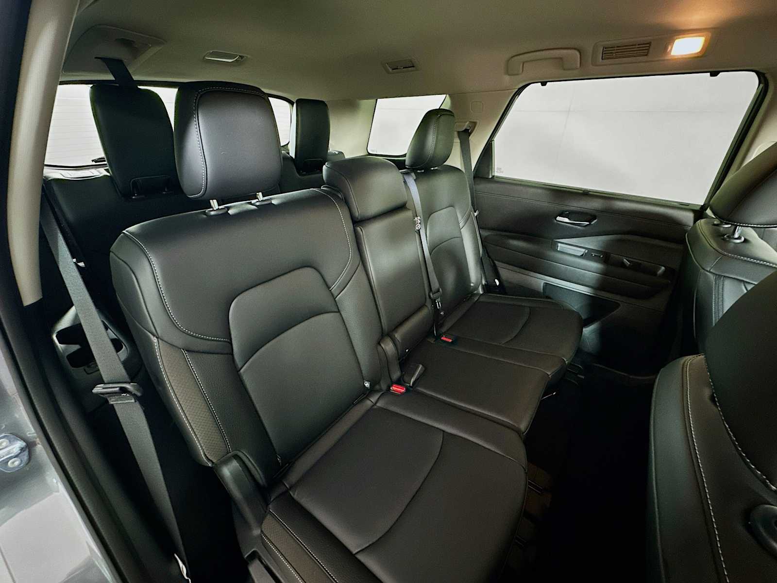 2025 Nissan Pathfinder SL photo 24