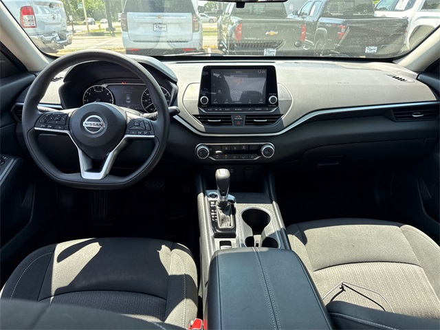 2022 Nissan Altima 2.5 SV photo 2
