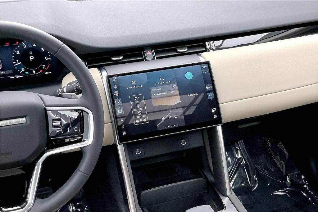2025 Land Rover Discovery Sport S photo 4