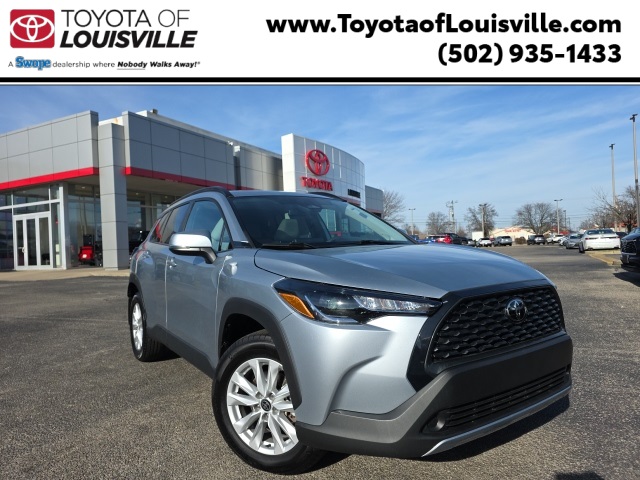 2024 Toyota Corolla Cross LE's photo