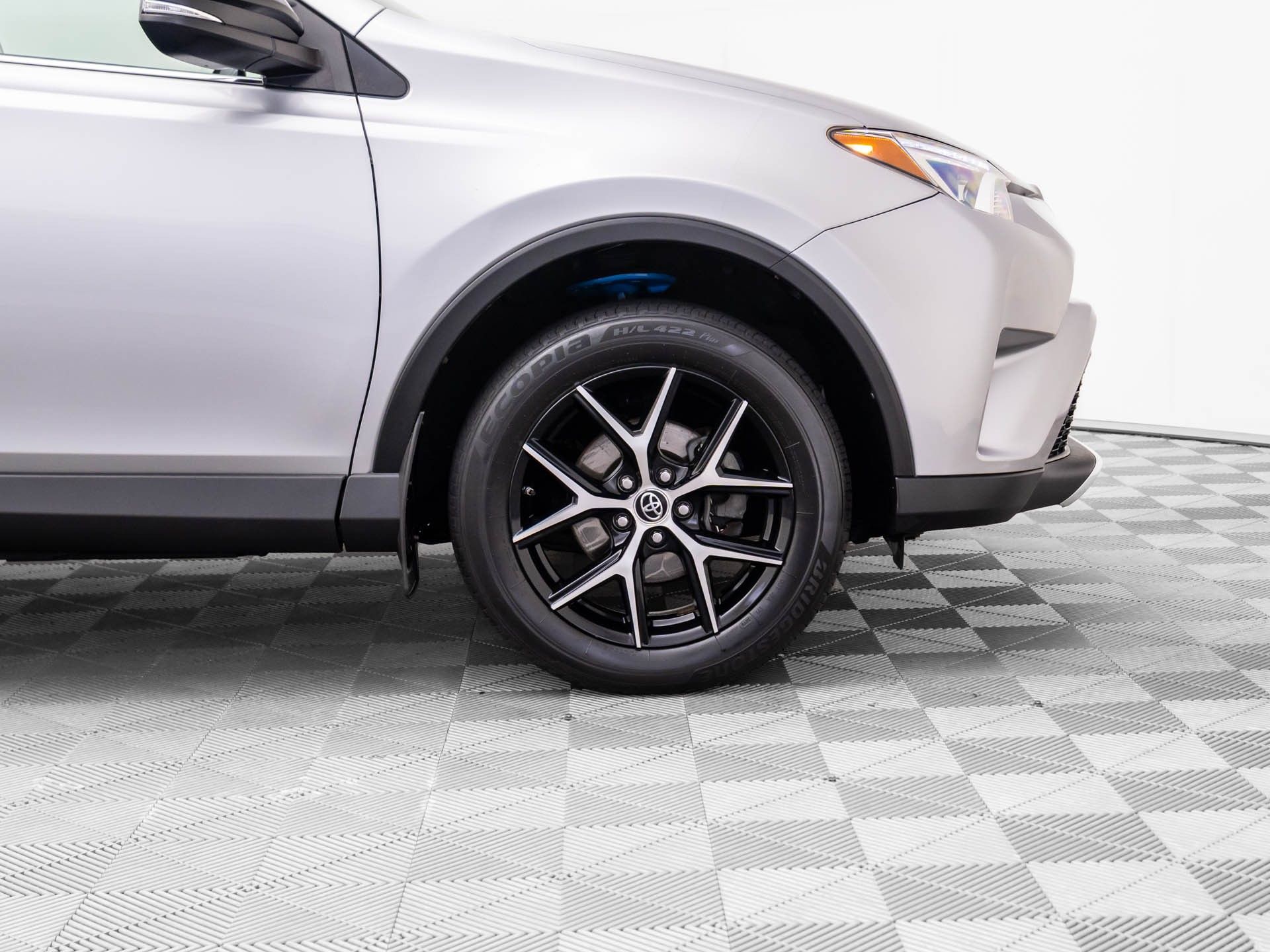 2016 Toyota RAV4 SE photo 27